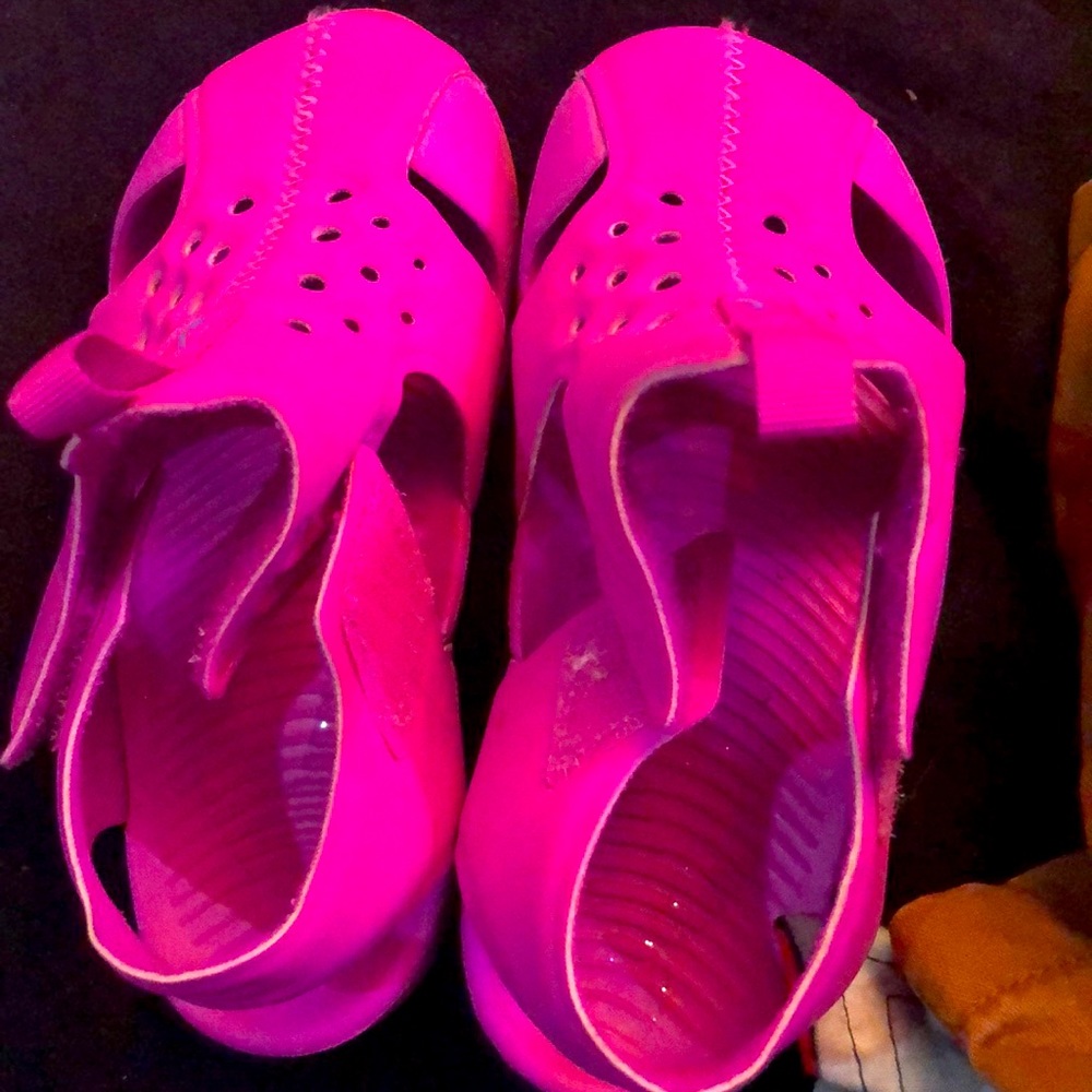 Pretty pink Nike toddler  sandals